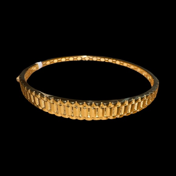 18K Gold Bangle